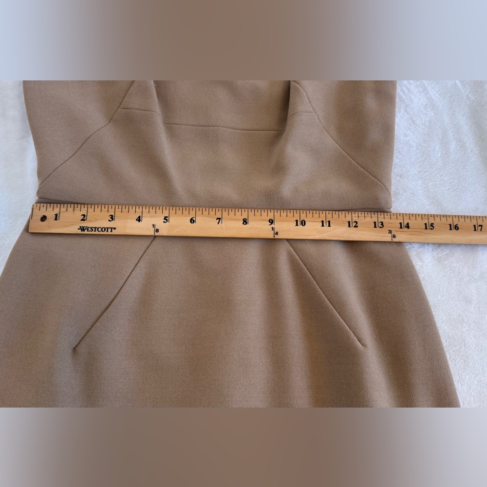 Donna Ricco Size 4 Tan Sleeveless, Lined Dress.  Sleek, pencil style. - Picture 4 of 7